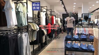 型格收纳 快时尚男装铁木货架实拍图赏与零售新思路